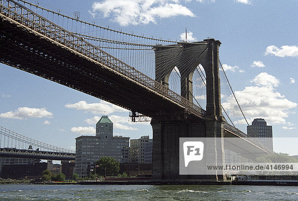 Brooklyn Bridge  Manhattan  New York City  USA.