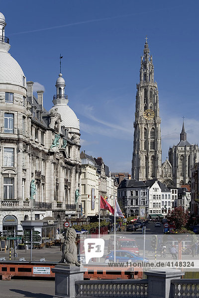 Antwerpen Stadtzentrum  gotische Liebfrauenkathedrale  Nordturm  Blick vom Scheldeufer  Belgien