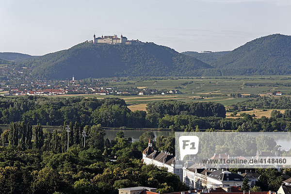 Wachau Blick auf Furth und Göttweig  Niederösterreich  Österreich
