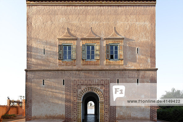 Fassade des historischen Sultans-Pavillon  Jardin Ménara  Marrakesch  Marokko  Afrika