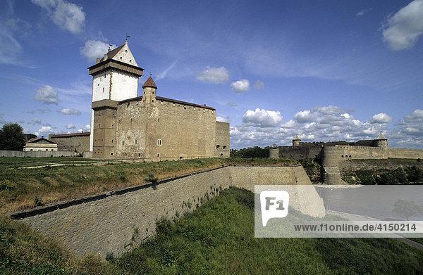 Fortress of Narva  Estonia  opposite the fortress Ivangorod  Russia