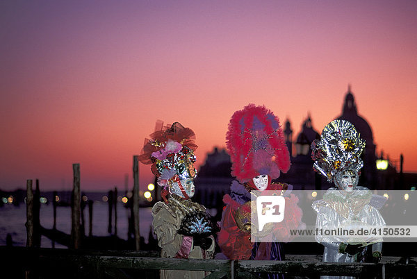 Drei Masken bei Dämmerung Karneval Venedig