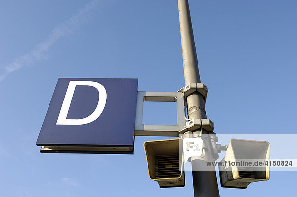 Schild D  Bahnsteigabschnitt und Lautsprecher  Deutsche Bahn  Deutschland