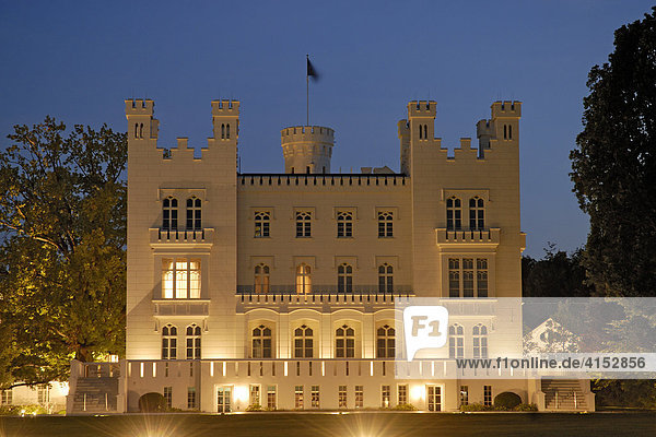 Ein Gebäude des Kempinski Grand Hotels in Heiligendamm zur blauen Stunde  Mecklenburg-Vorpommern  Deutschland