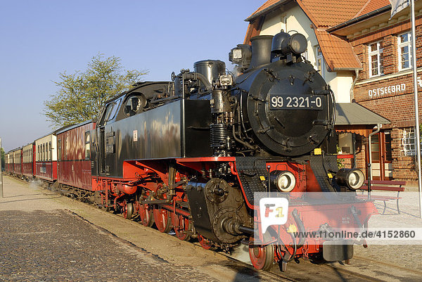 Historische Dampflok der Schmalspurbahn Molli im Bahnhof Kühlungsborn West in Kühlungsborn  Mecklenburg-Vorpommern  Deutschland