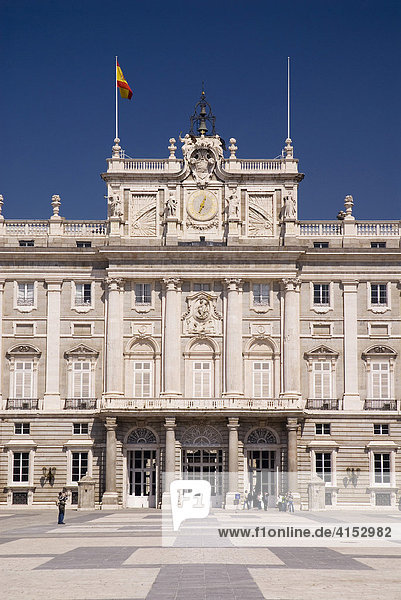 Plaza de Armas und Eingang zum Thronsaal des Palacio Real  Madrid  Spanien