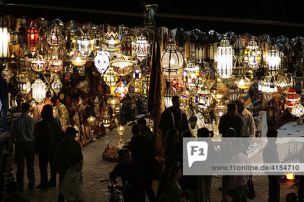 Lampen-Verkaufsstand auf Platz Djamaa el-Fna  Marrakesch  Marokko