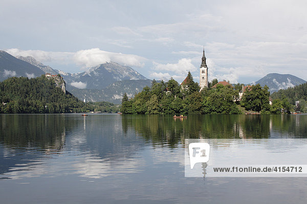 Insel mit Marienkirche auf Bleder See. Bled Slowenien