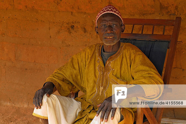 Dorfältester der Dorfgemeinschaft von Tumani Tenda  The Gambia  Afrika