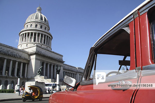 American vintage car in front of the Capitol  Havana  Cuba  Caribbean
