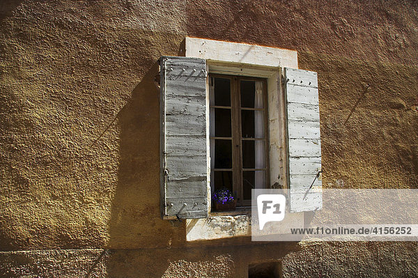 Fenster  Roussillion  Departement Provence  Frankreich