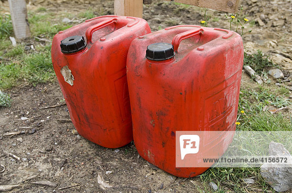 Rote Benzinkanister