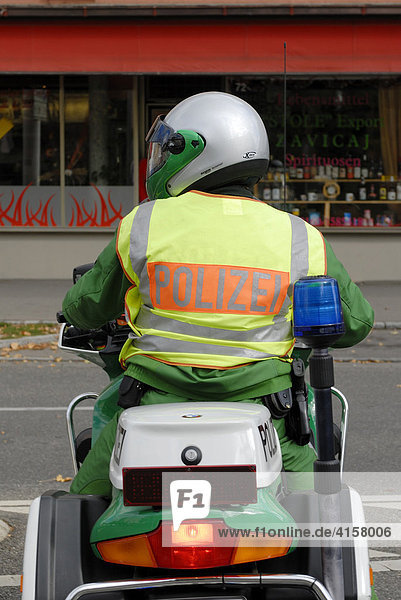 Polizist auf Motorrad - Singen  Landkreis Konstanz  Deutschland  Europa.