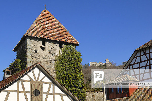 Stein am Rhein - Der Hexenturm und die Burg Hohenklingen im Hintergrund - Kanton Schaffhausen  Schweiz  Europa