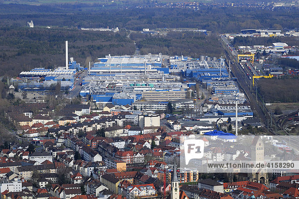 Blick auf die Aluminium verarbeitende Fabrik Alcan  Singen am Hohentwiel  Baden-Württemberg  Deutschland  Europa