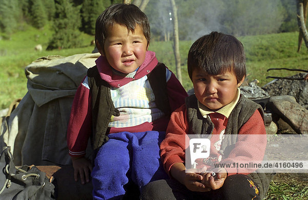 Kinder von Nomaden  Akkol Canyon  Kasachstan