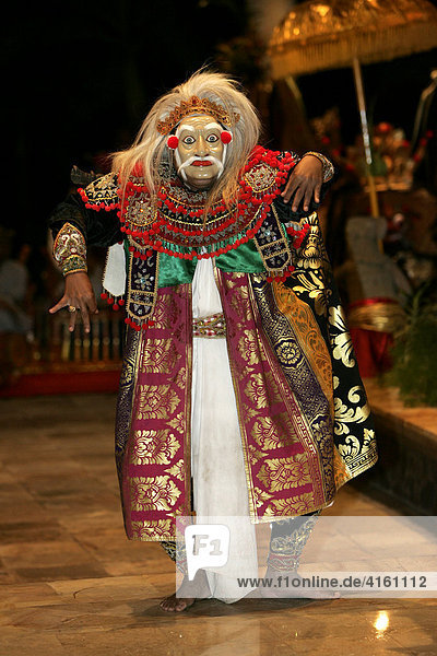 Tänzer zeigt den traditionellen Barong-Tanz in Bali  Indonesien