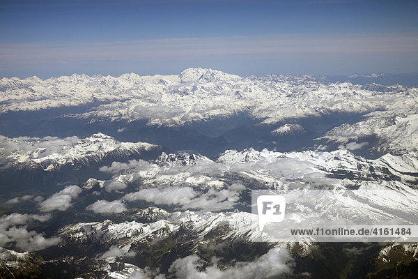 Luftaufnahme von den Alpen