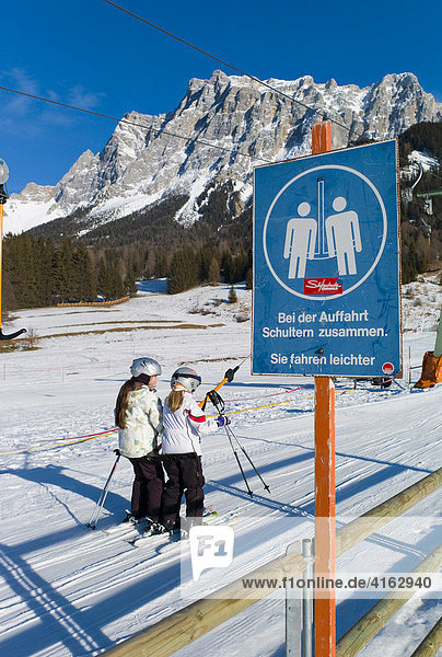 Children's ski school  Mt. Zugspitze  Tirol  Austria  Europe