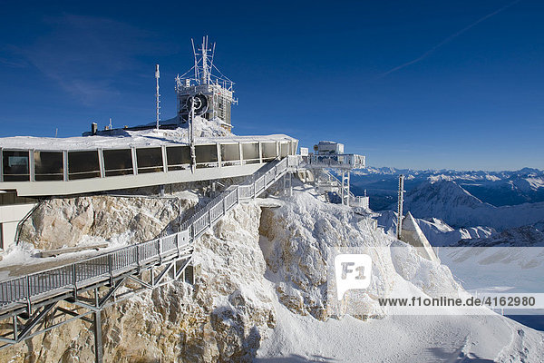 Skigebiet auf der Zugspitze  Bayern  Deutschland  Europa