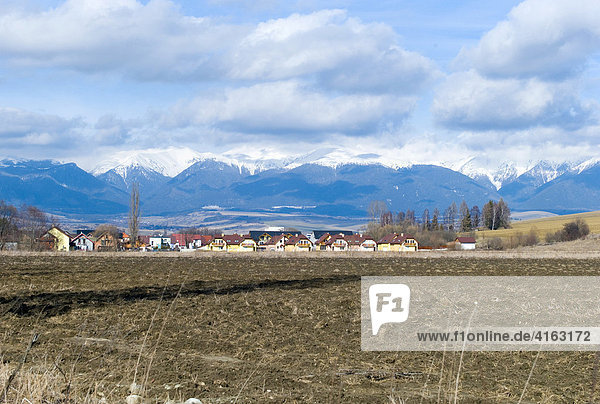 Hohe Tatra mit einem Neubaugebiet in der Nähe von Jasna  Slowakei
