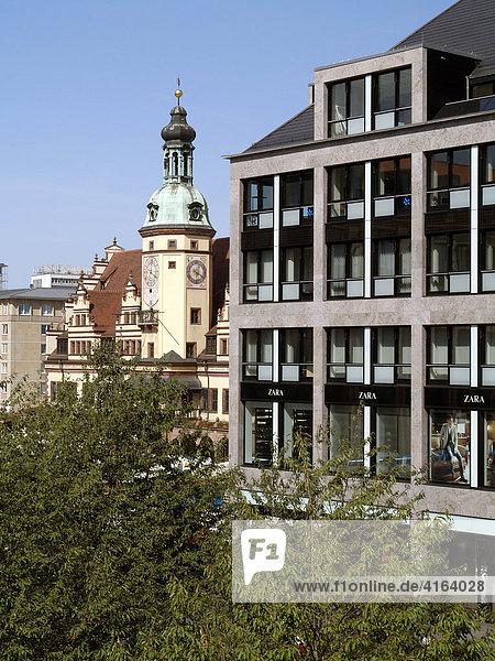 Der Leipziger Marktplatz mit dem Alten Rathaus und dem Messehaus am Markt