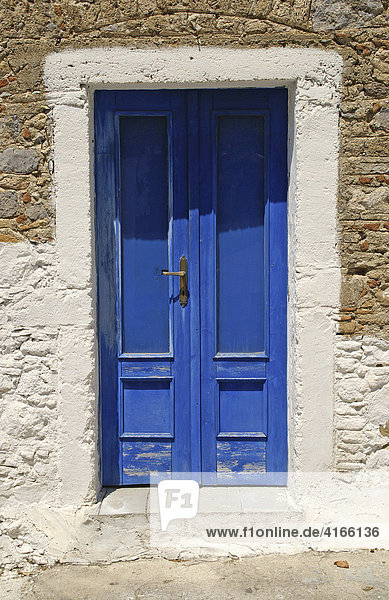 Typische Eingangstür zu einem Haus in Griechenland Mandraki Nissyros Dodekanes Griechenland