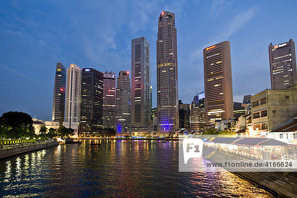 Financial District und Boat Quay am Singapur River  Singapur  Stadtstaat  Republik Singapur  Südostasien