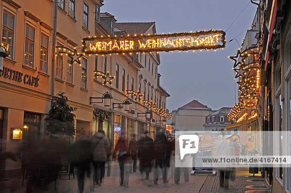 Weihnachtsmarkt Leuchtschild  Weimar  Thüringen  Deutschland
