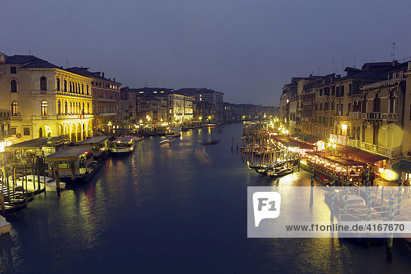 Canale Grande von der Rialto-Brücke aus  Venedig  Italien  Europa
