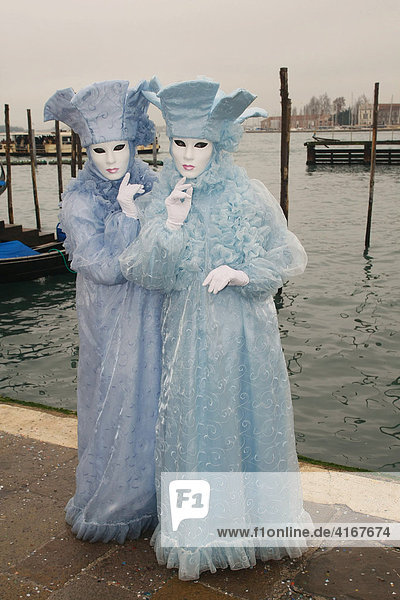 Maskenträger beim Karneval in Venedig  Venedig  Italien  Europa