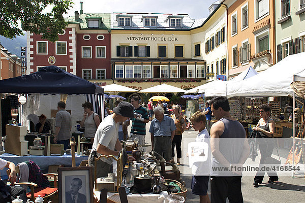 Flohmarkt in der Altstadt von Lienz - Osttirol - Österreich