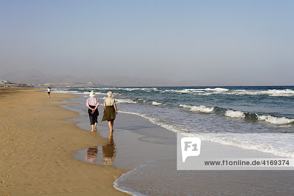 Seniorenpaar   Playa de Sotavento   Jandia   Fuerteventura   Kanarische Inseln
