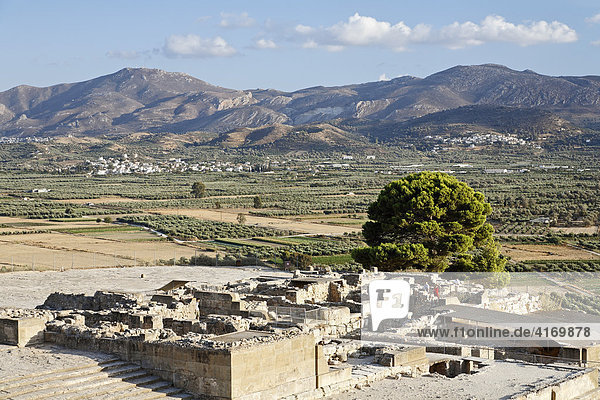 Archeological excavation of Minoan palace Festos (Faistos  Phaistos  Phestos)  Messara valley  Southern Crete  Greece