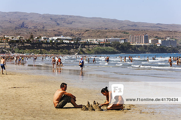 Strand in Playa del Ingles  Blick auf San Agustin  Costa Canaria  Gran Canaria  Kanaren  Spanien