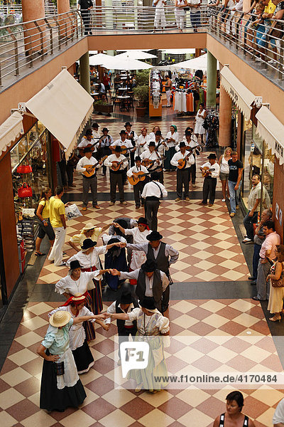 Folklore group in shopping center Varadero  Maspalomas  Gran Canaria  Spain