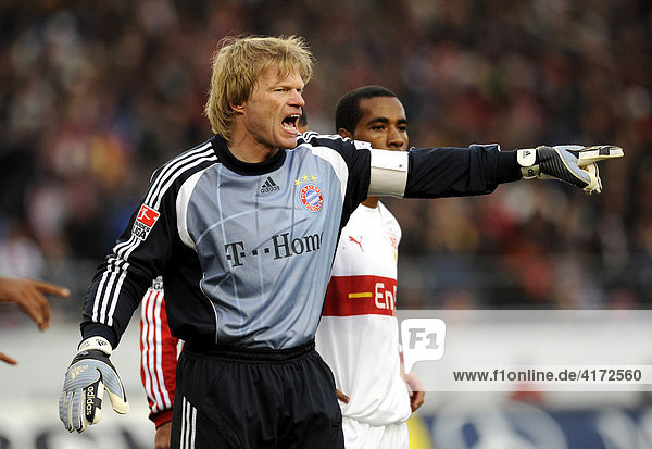 Oliver KAHN Torhüter FC Bayern München im Hintergrund CACAU VfB Stuttgart