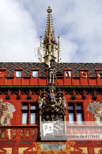 Baseler Rathaus mit Glockenturm  Basel  Schweiz  Europa