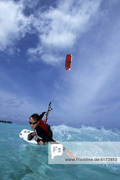 Kitesurfing  Olhuveli  Südatoll  Malediven
