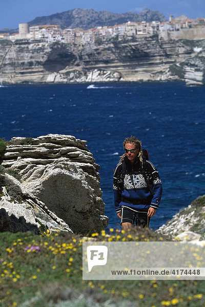 Trekking  steep coast of Bonifacio  Corsica  France