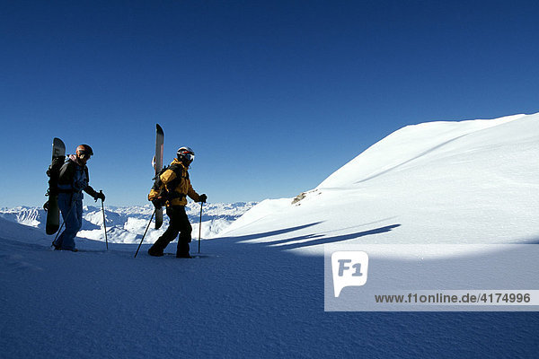 Snowboard  Schneeschuh  Wanderung  Arosa  Graubünden  Schweiz