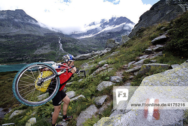Mountainbiker  Transalp  Tauernmoossee  Hohe Tauern  Alps  Austria