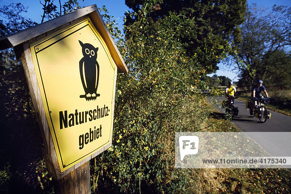 Radfahrer  Naturschutzgebiet  Müritz Nationalpark  Mecklenburg-Vorpommern  Deutschland
