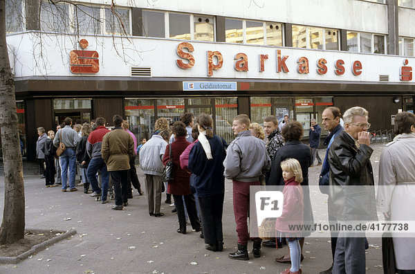 Fall of the Berlin Wall: queue for the welcome money at a bank in East Berlin  Berlin  Germany