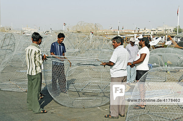 Men building a new fishing trap  Port Dhau in Abu Dhabi City  Emirat Abu Dhabi  United Arab Emirates  Asia