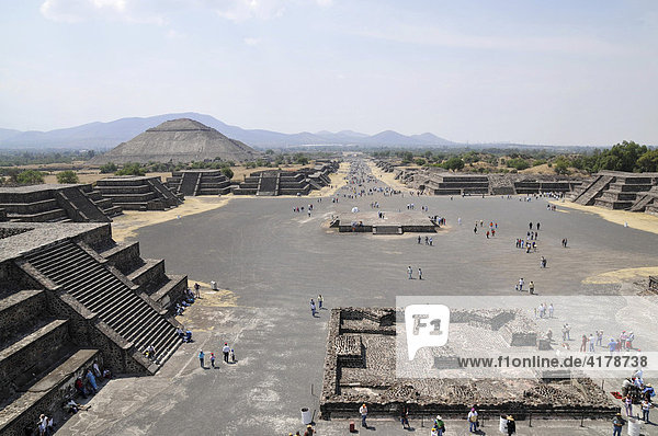 Pyramid of the Sun  Plaza de la Luna  Calzada de los Muertos  Avenue of the Dead  Teotihuacan  Mexico  North America