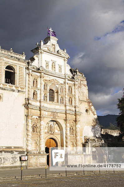Kirche San Francisco El Grande  Antigua  Guatemala  Zentralamerika
