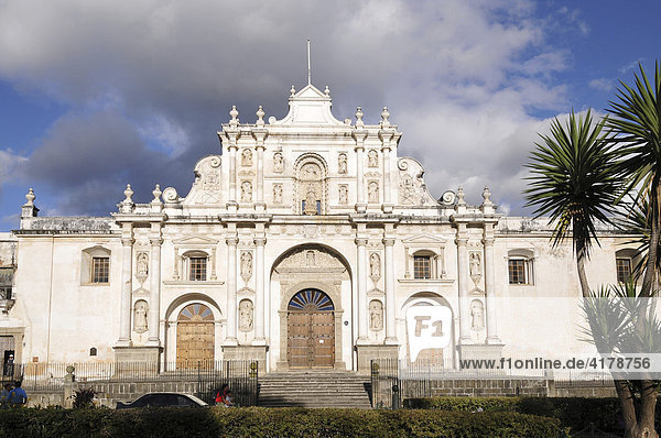 Catedral Metropolitana  Parque Central  Antigua  Guatemala  Zentralamerika