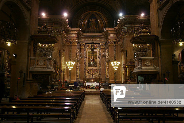 Innenraum der Basilica de la Merce Barcelona  Katalonien  Spanien