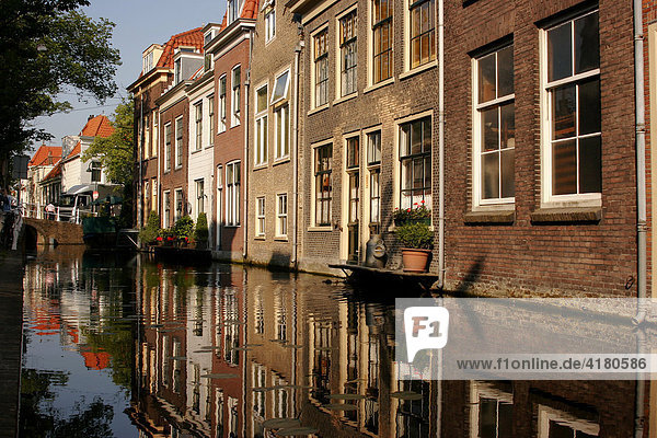 Gracht in Delft   Niederlande